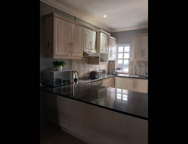 2 BEDROOM SIMPLEX FOR SALE IN LINCOLN MEADE